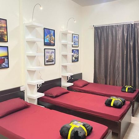 Dxb Backpackers Executive Dubai Exterior foto